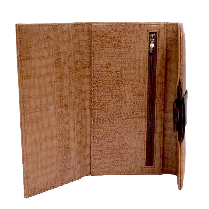 Classic Bifold with Multiple Card Slots & Zipper Pocket - Levo
